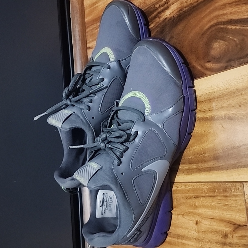 Nike Women's Gray and Purple Athletic Shoes